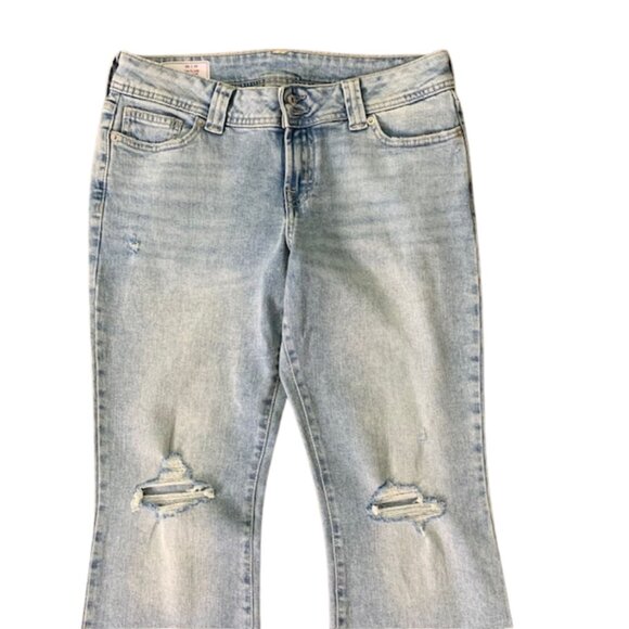 GAP Y2K Low Rise Flare Jeans in Light Blue Destructed, SIZE 30/10 - Picture 4 of 11